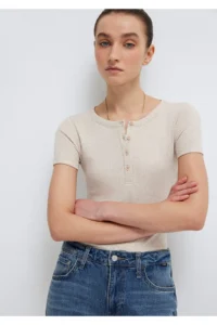 Mavi Semi-Buttoned Beige Basic T-Shirt Fitted -80084 - Image 3