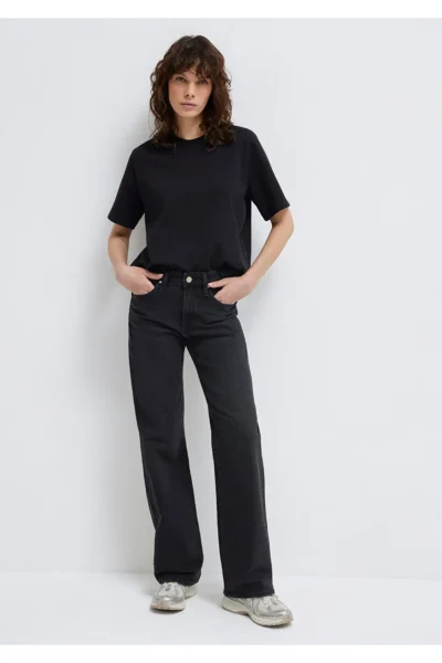 1613820-BLACK_1