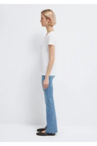Mavi V-Neck Flared White Basic T-Shirt Slim Fit / Slim Fit - Image 4