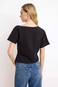 TRENDYOLMİLLA Black Regular/Normal Pattern Asymmetric Collar Shirred Cotton Flexible Knitting T-Shirt - Image 4