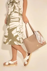 US Polo Assn. Women Boxed with scarf Hediyelik Mink Tote Bag - Image 4