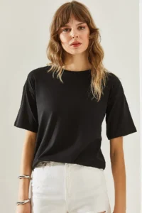 Bianco Lucci Women's Crew Neck Short Sleeve Basic T-Shirt - Image 2