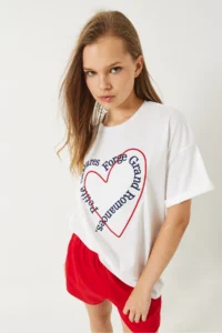 Bianco Lucci Women's Heart Embroidered Oversize T-shirt 6009 - Image 2