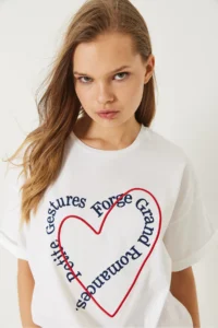 Bianco Lucci Women's Heart Embroidered Oversize T-shirt 6009 - Image 3