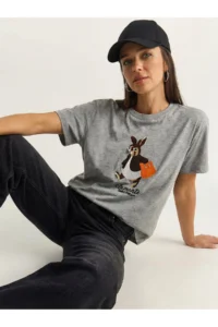 Bianco Lucci Women's Rabbit Embroidered Crew Neck Basic T-Shirt 7532
