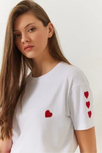 Bianco Lucci Women Heart Embroidered Tshirt