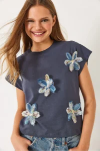 Bianco Lucci Women's Short Sleeve Colorful Tulle Flower Accessory T-Shirt - Image 3