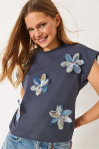 Bianco Lucci Women's Short Sleeve Colorful Tulle Flower Accessory T-Shirt - Image 7