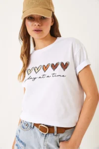 Bianco Lucci Women's Short Sleeve Colorful Heart Printed Basic T-Shirt - Image 3