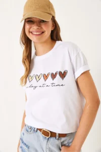 Bianco Lucci Women's Short Sleeve Colorful Heart Printed Basic T-Shirt - Image 4