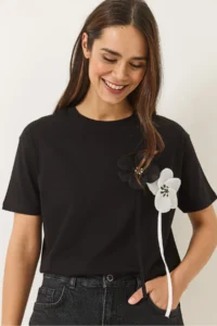 Bianco Lucci Women's Short Sleeve Cotton T-Shirt with Accessories - Image 2