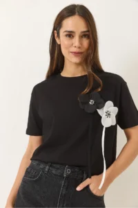 Bianco Lucci Women's Short Sleeve Cotton T-Shirt with Accessories - Image 3
