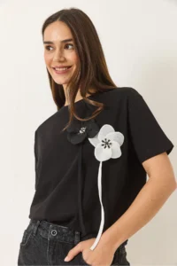 Bianco Lucci Women's Short Sleeve Cotton T-Shirt with Accessories - Image 5