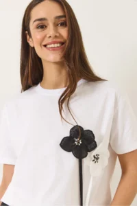 Bianco Lucci Women's Short Sleeve Cotton T-Shirt with Accessories - Image 4