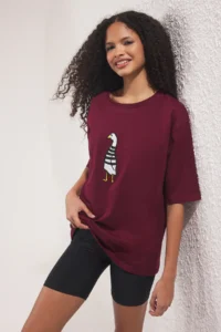 TRENDYOLMİLLA Burgundy 100% Cotton Duck Embroidered Relaxed Cut Crew Neck Knitting T-Shirt