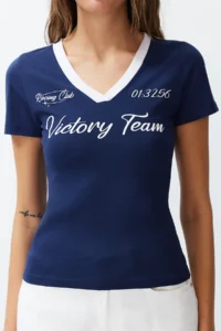 TRENDYOLMİLLA Navy Blue Slogan Printed V-neck Regular/Normal Pattern Knitting T-Shirt - Image 5