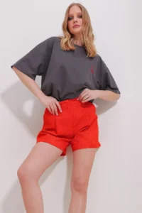 Trend Alaçatı Stili Women's Anthracite Crew Neck Two Thread Mom Embroidered T-Shirt - Image 3