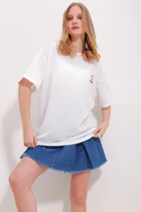 Trend Alaçatı Stili Women's White Crew Neck Two Thread Mom Embroidered T-Shirt - Image 4