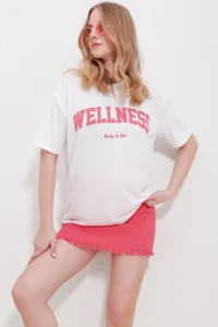 Trend Alaçatı Stili Women's Pink Crew Neck Printed Oversize Cotton T-Shirt - Image 4