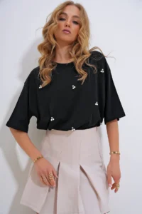 Trend Alaçatı Stili Women's Black Crew Neck Oversize Pearl and Stone Embroidered T-Shirt Alc-X11964 - Image 2