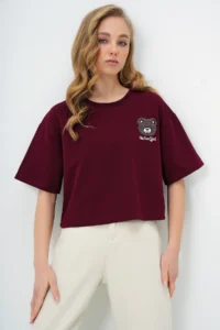 Trend Alaçatı Stili Women's Claret Red Crew Neck Teddy Bear Motif Oversize Crop T-Shirt