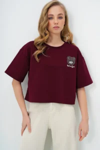 Trend Alaçatı Stili Women's Claret Red Crew Neck Teddy Bear Motif Oversize Crop T-Shirt - Image 2