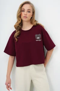 Trend Alaçatı Stili Women's Claret Red Crew Neck Teddy Bear Motif Oversize Crop T-Shirt - Image 5