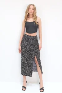 Trend Alaçatı Stili Women's Black-Patterned Adjustable Gathered Asymmetrical Cut Slit Skirt - Image 3