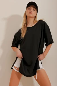 Trend Alaçatı Stili Women's Black Crew Neck Double Sleeve Two Thread Side Slit Oversize T-Shirt - Image 2