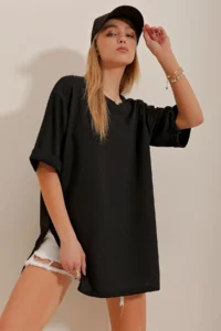 Trend Alaçatı Stili Women's Black Crew Neck Double Sleeve Two Thread Side Slit Oversize T-Shirt - Image 4