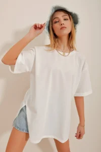 Trend Alaçatı Stili Women's White Crew Neck Double Sleeve Two Thread Side Slit Oversize T-Shirt - Image 3