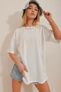 Trend Alaçatı Stili Women's White Crew Neck Double Sleeve Two Thread Side Slit Oversize T-Shirt - Image 4