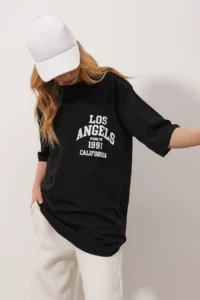 Trend Alaçatı Stili Women's Black Crew Neck Printed Oversize T-Shirt - Image 3