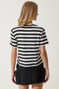 Happiness İstanbul Women's Black and White Printed Striped Knitted T-Shirt - Image 7