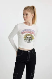 DeFacto Attack on Titan Fitted Crew Neck Ribbed Camisole Long Sleeve T-Shirt - Image 3