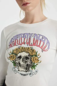 DeFacto Attack on Titan Fitted Crew Neck Ribbed Camisole Long Sleeve T-Shirt - Image 4