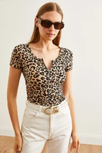 Olalook Women's Leopard Beige Zippered Camisole Blouse - Image 3