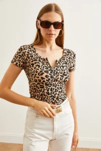 Olalook Women's Leopard Beige Zippered Camisole Blouse - Image 7