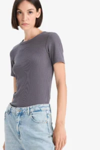 DeFacto Slim Fit Narrow Cut Crew Neck Basic Plain Ribbed Camisole Short Sleeve T-Shirt - Image 4