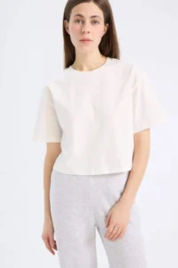 DeFacto Boxy Fit Crew Neck Basic Plain Combed Cotton Short Sleeve T-Shirt - Image 3