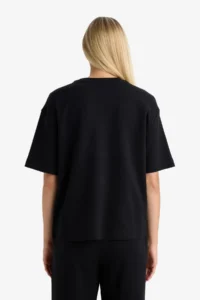 DeFacto Relax Fit Crew Neck Basic Plain Short Sleeve Black T-Shirt - Image 6
