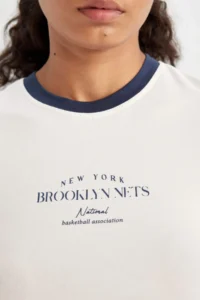 DeFacto NBA Brooklyn Nets Cropped Fit Crew Neck Short Sleeve T-Shirt - Image 5