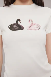 TRENDYOLMİLLA Ecru Swan Printed Fitted Knitting T-Shirt - Image 3