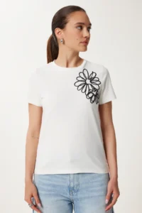 Happiness İstanbul Women's Ecru Floral Embroidered Cotton Knitted T-Shirt - Image 3