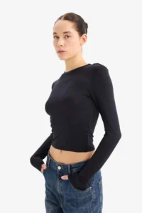 DeFacto Black Fitted Crew Neck Basic Plain Long Sleeve T-Shirt - Image 4