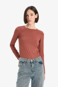 DeFacto Slim Fit Narrow Cut Crew Neck Basic Plain Long Sleeve T-Shirt - Image 3