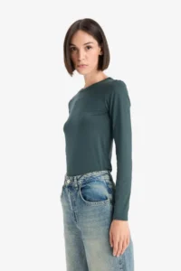 DeFacto Slim Fit Narrow Cut Crew Neck Basic Plain Long Sleeve T-Shirt - Image 3