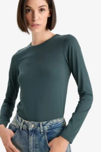 DeFacto Slim Fit Narrow Cut Crew Neck Basic Plain Long Sleeve T-Shirt - Image 4