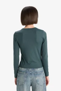 DeFacto Slim Fit Narrow Cut Crew Neck Basic Plain Long Sleeve T-Shirt - Image 6