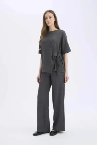 DeFacto Relax Fit Crew Neck Basic Plain Wrapped Short Sleeve T-Shirt - Image 2